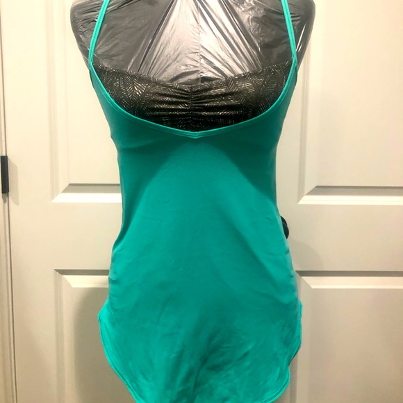 Size 4 -  2 Lululemon tank tops - Picture 1 of 12